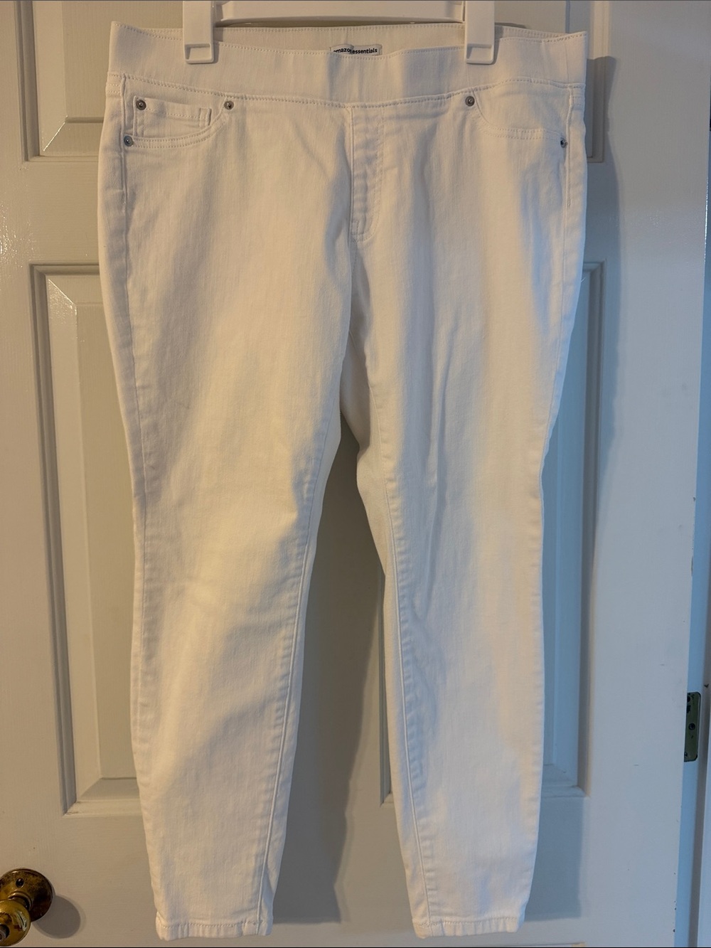 Amazon Essentials Women's White Skinny Jeans